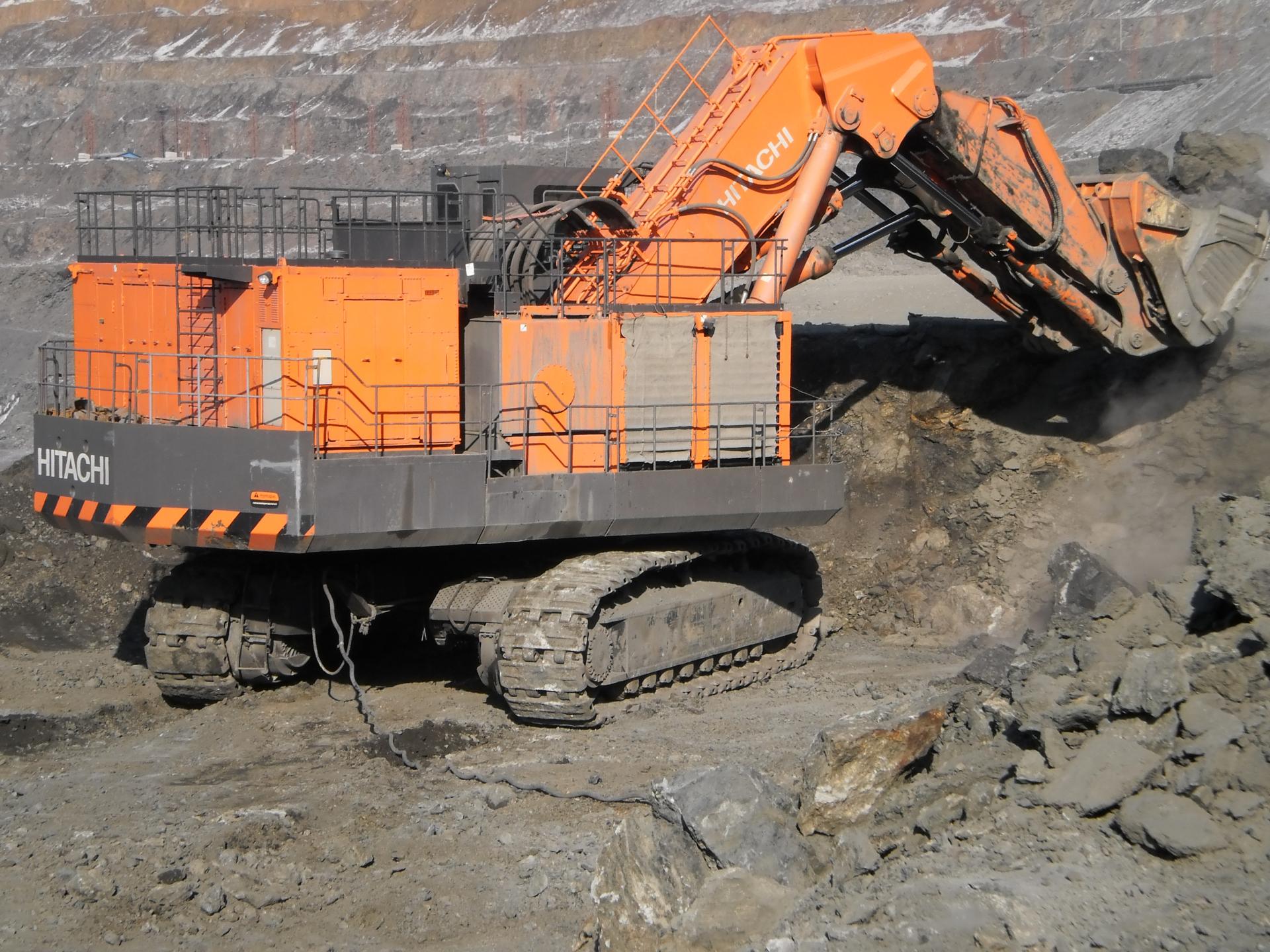 Машинист гидровлического экскаватора CASE-, HITACHI, КАТО